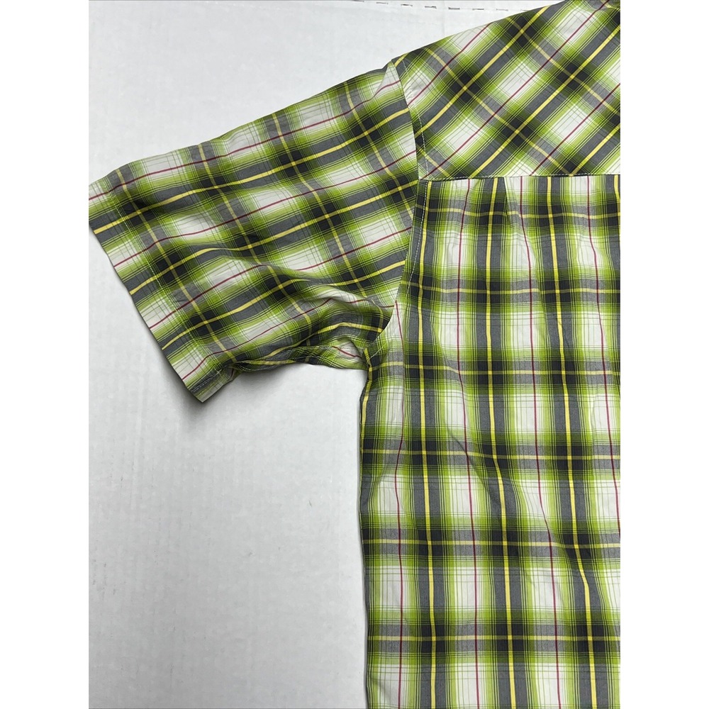 Marmot Short Sleeve Green Plaid Shirt Men's Medium **Small Stain** - Picture 13 of 16